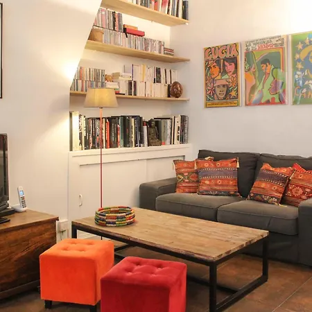 Bright And Practical Love Nest In Paris's Heart Parigi